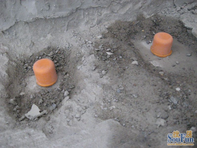 准备用燃气，所以预留的电热水器管道封死 